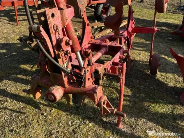 Plug pentru tractor