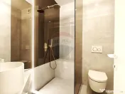 Apartament cu centrală și parcare de închiriat în Cor... 