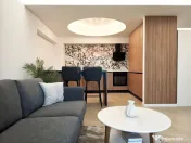 Apartament cu centrală și parcare de închiriat în Cor... 