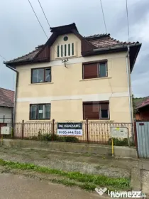 Casa spatioasa in Custelnic langa Tarnaveni! 10Ari teren!