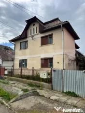 Casa spatioasa in Custelnic langa Tarnaveni! 10Ari teren! 