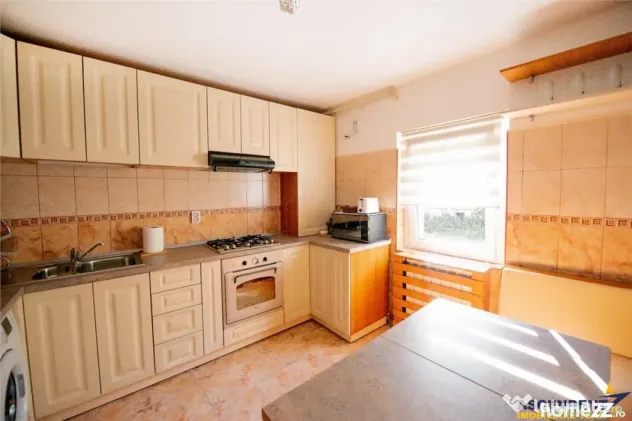 Apartament luminos cu 2 camere decomandate, Rasnov, Brasov.