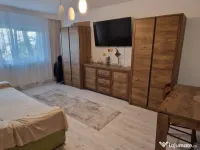 Poarta 6, 3 camere decomandate etajul 1. 