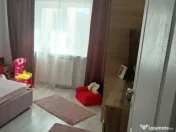 Poarta 6, 3 camere decomandate etajul 1. 