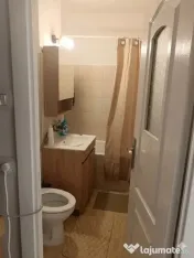 Poarta 6, 3 camere decomandate etajul 1. 