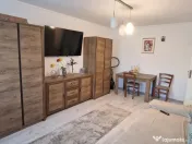 Poarta 6, 3 camere decomandate etajul 1. 