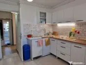 Poarta 6, 3 camere decomandate etajul 1. 