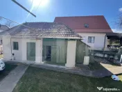 Casa renovabila de vanzare cu teren de 1300mp 