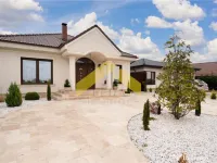 Casa noua de in cartier westfield 