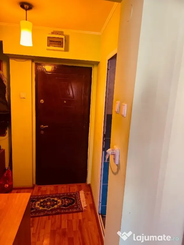 Vand apartament mansarda 2 camere Micro 21