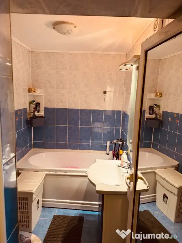 Vand apartament mansarda 2 camere Micro 21