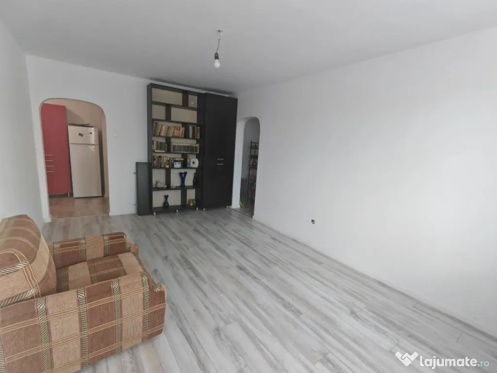 Apartament 3 Camere FAR Constanța | Decomandat | Renovat