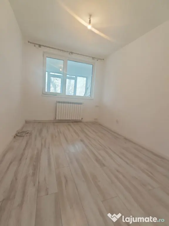Apartament 3 Camere FAR Constanța | Decomandat | Renovat