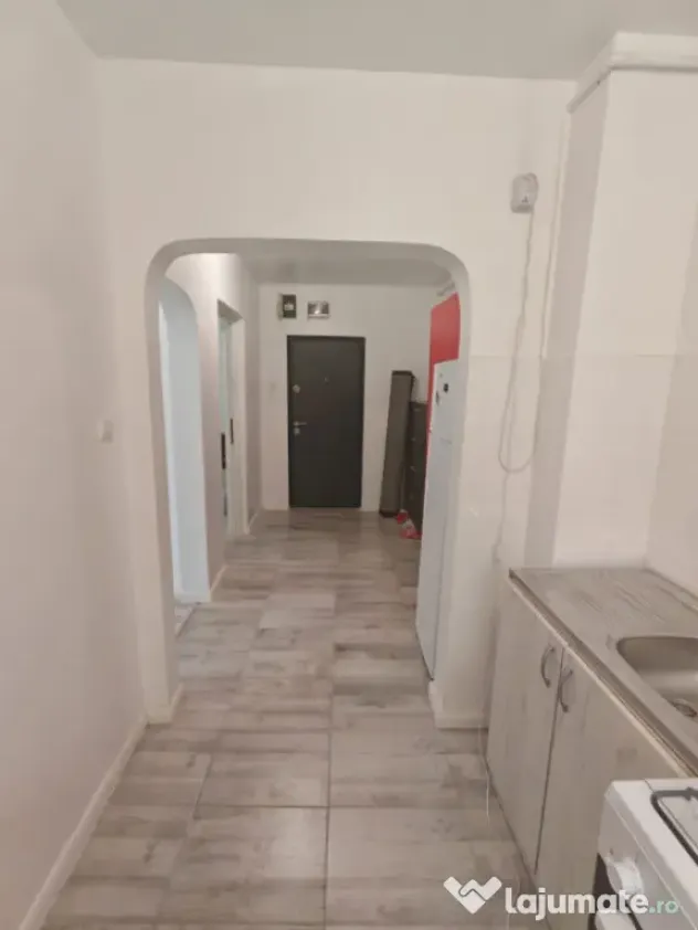 Apartament 3 Camere FAR Constanța | Decomandat | Renovat