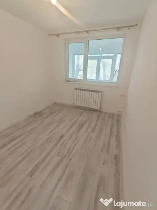 Apartament 3 Camere FAR Constanța | Decomandat | Renovat