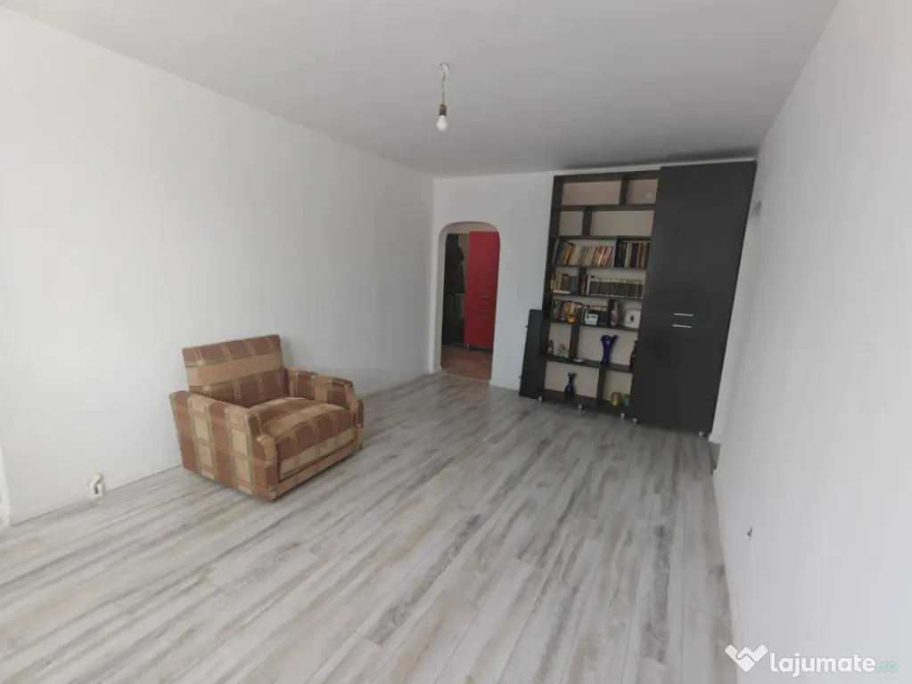 Apartament 3 Camere FAR Constanța | Decomandat | Renovat