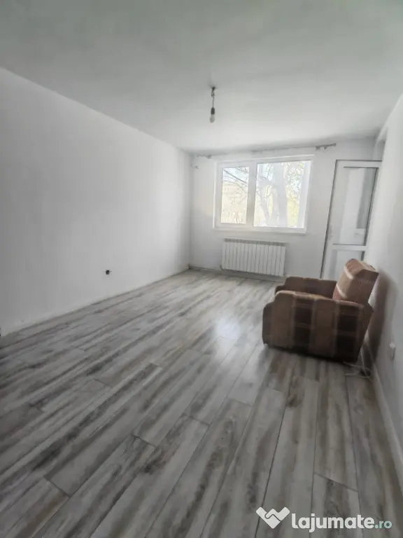 Apartament 3 Camere FAR Constanța | Decomandat | Renovat