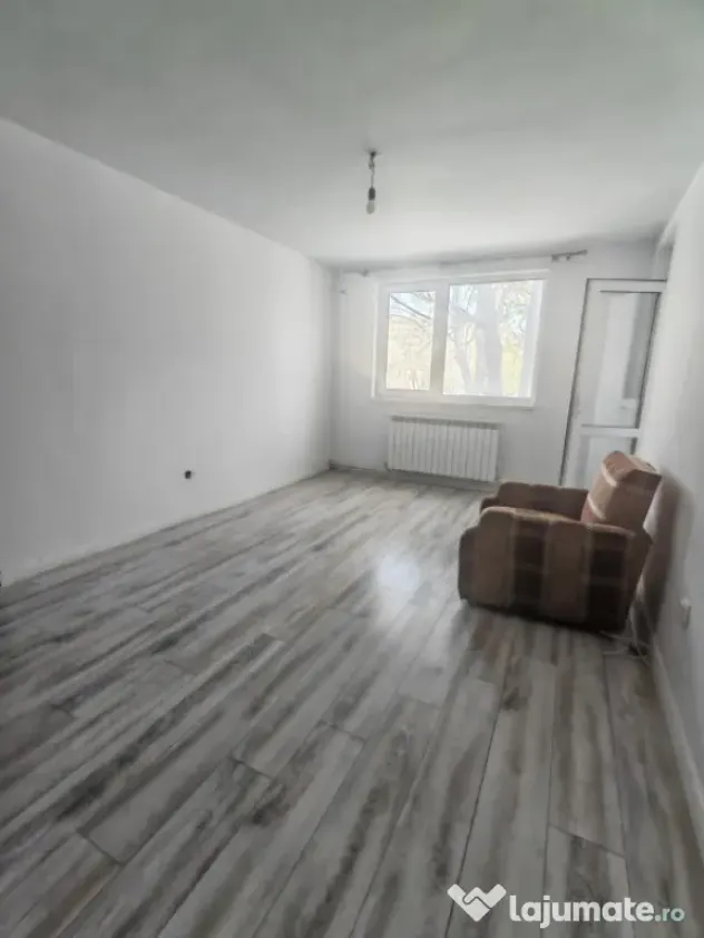 Apartament 3 Camere FAR Constanța | Decomandat | Renovat