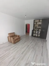 Apartament 3 Camere FAR Constanța | Decomandat | Renovat