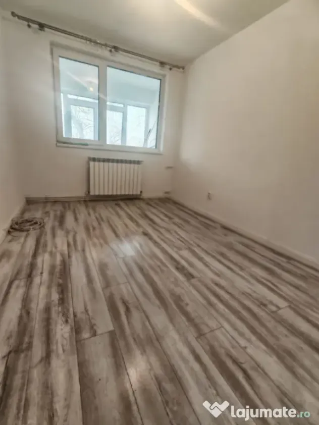 Apartament 3 Camere FAR Constanța | Decomandat | Renovat