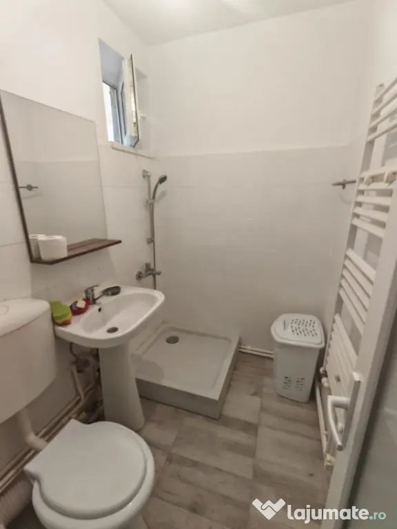 Apartament 3 Camere FAR Constanța | Decomandat | Renovat