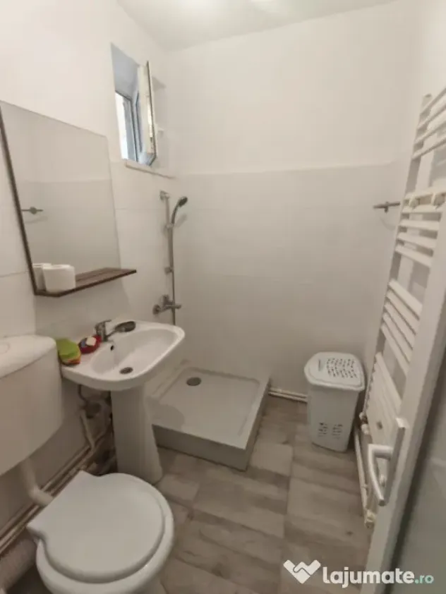 Apartament 3 Camere FAR Constanța | Decomandat | Renovat