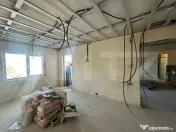 Apartament 3 camere decomangdat zona 8 mai 