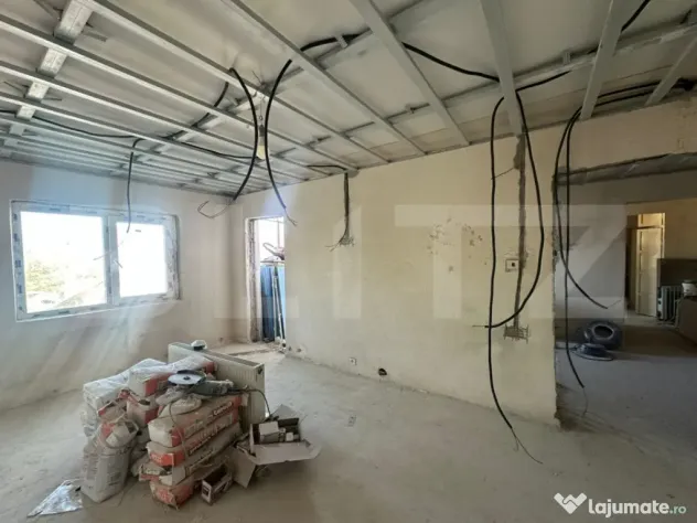 Apartament 3 camere, decomangdat, zona 8 Mai