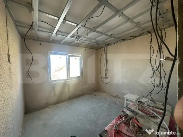 Apartament 3 camere, decomangdat, zona 8 Mai
