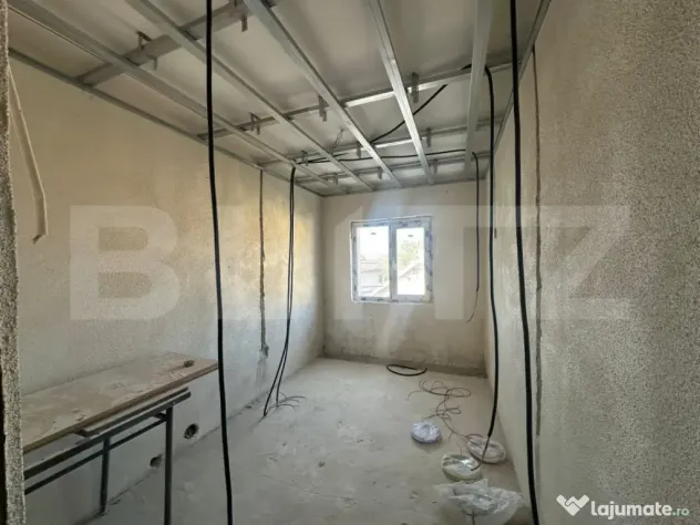 Apartament 3 camere, decomangdat, zona 8 Mai