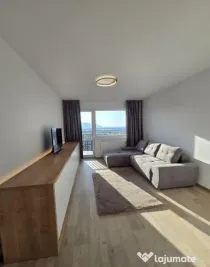 Apartament de 3 camere ( Vedere Panoramica )-Tractorul