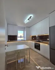 Apartament de 3 camere ( Vedere Panoramica )-Tractorul 