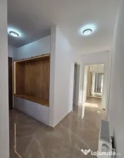 Apartament de 3 camere ( Vedere Panoramica )-Tractorul 