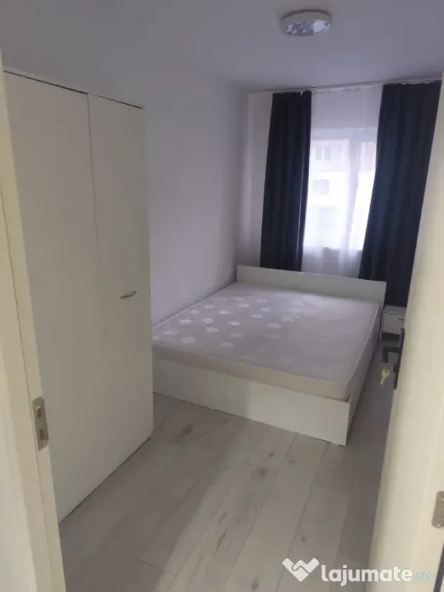 Vând apartament cu două camere str. Aleea Plopilor.