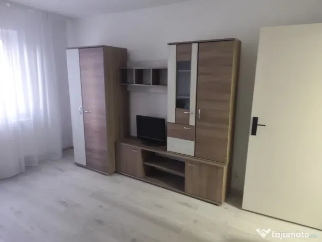 Vând apartament cu două camere str. Aleea Plopilor.