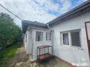 Casa la curte cu garaj dublu langa Padurea Rosu 