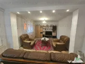 Casa la curte cu garaj dublu langa Padurea Rosu 