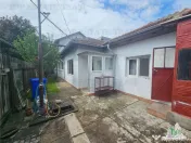 Casa la curte cu garaj dublu langa Padurea Rosu 