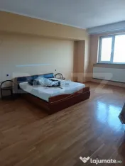 Cladire birouri , hala de productie, spatii depozitare, parc 