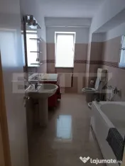 Cladire birouri , hala de productie, spatii depozitare, parc 