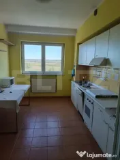 Cladire birouri , hala de productie, spatii depozitare, parc 