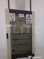 Cladire birouri , hala de productie, spatii depozitare, parc 