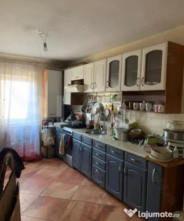 Apartament decomandat cu 3 camere, rogerius