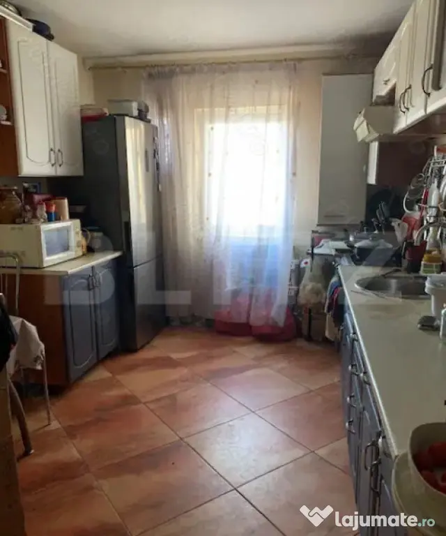 Apartament decomandat cu 3 camere, rogerius