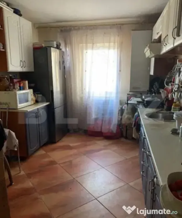 Apartament decomandat cu 3 camere, rogerius