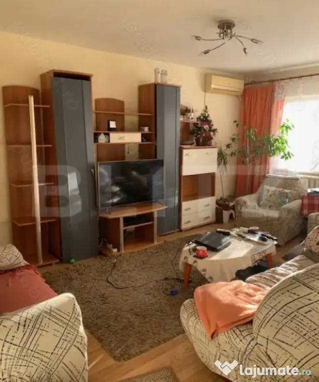 Apartament decomandat cu 3 camere, rogerius