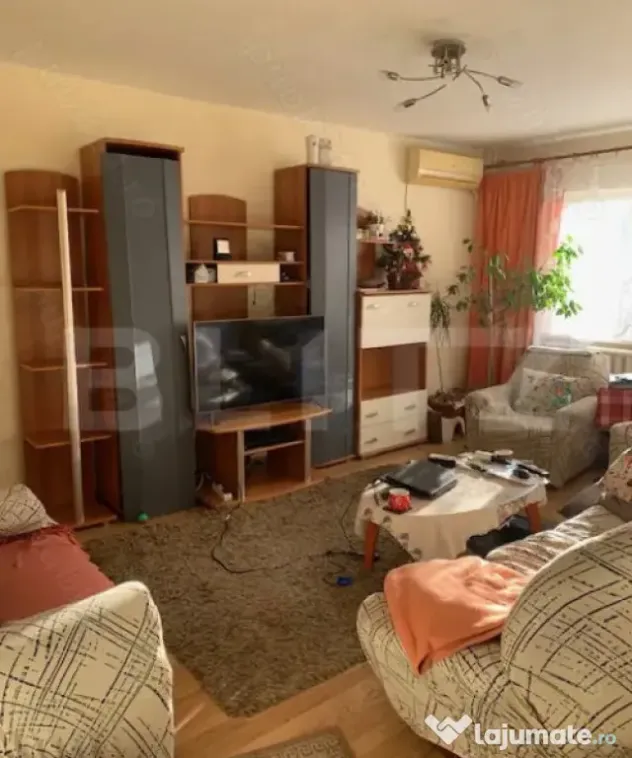 Apartament decomandat cu 3 camere, rogerius