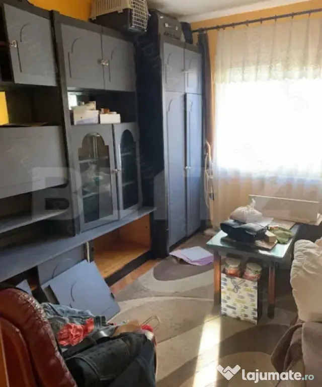 Apartament decomandat cu 3 camere, rogerius