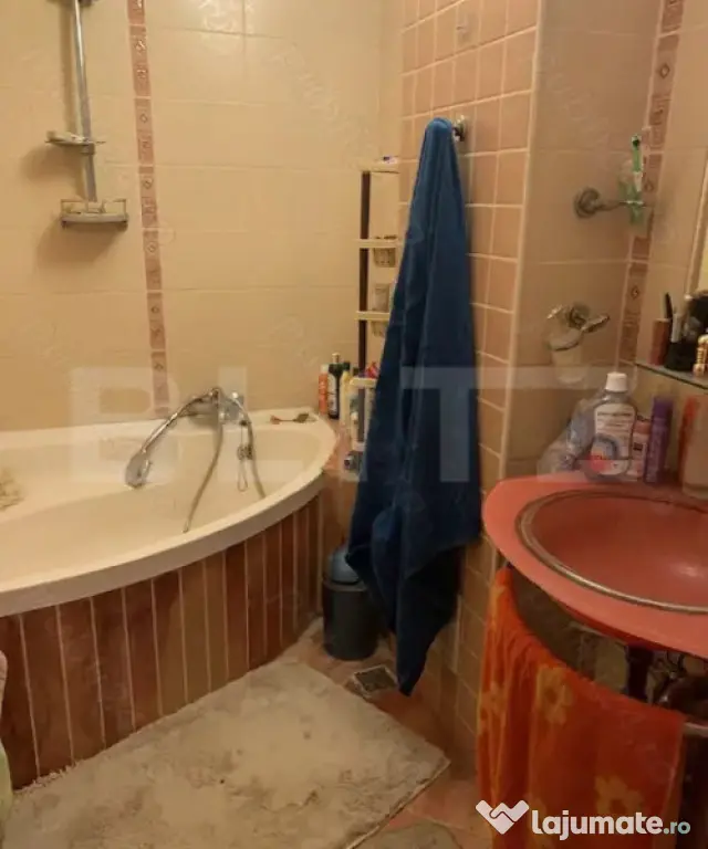 Apartament decomandat cu 3 camere, rogerius