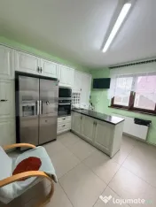 Vilă / Pensiune de vânzare în Tohanu Nou – la doar 4 km 